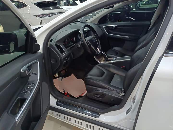 Volvo XC60 2016 T 5 — фото 16