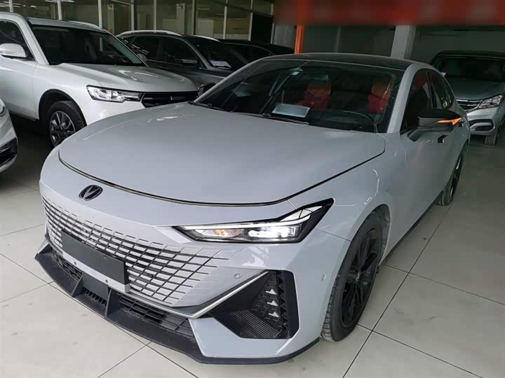 Changan UNI-V 2022 1.5 T — фото 1