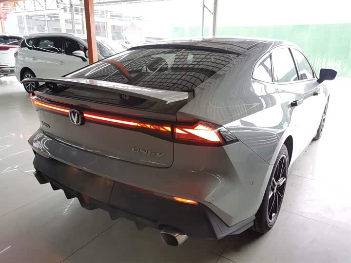 Changan UNI-V 2022 1.5 T — фото 5