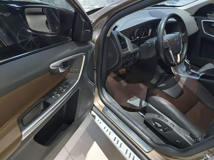 Volvo XC60 2017 T 5 AWD — фото 16