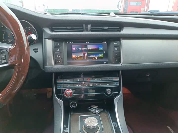 Jaguar XFL 2018 XFL 2.0 T 200 PS — фото 13