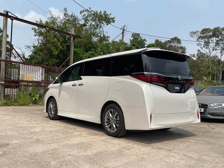 Toyota Alphard — фото 4
