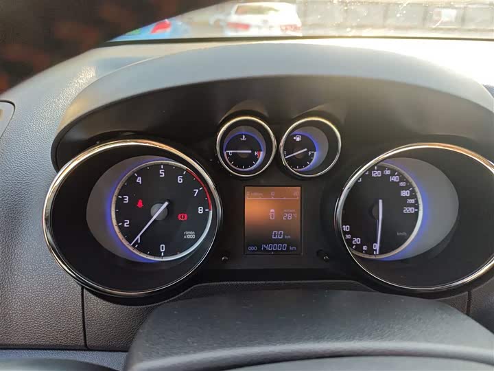Changan CS35 2016 1.6 L MTLuxury IV — фото 12
