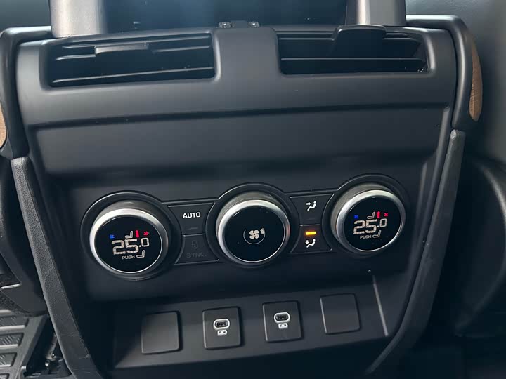 Land Rover Defender — фото 17