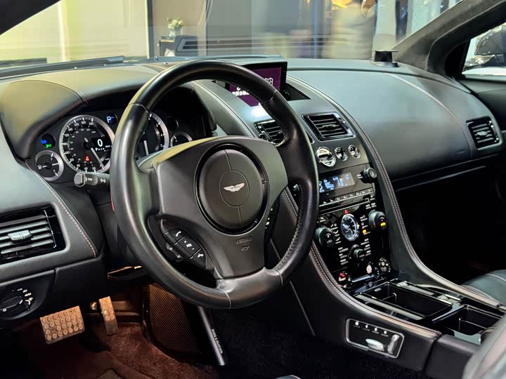 Aston Martin DB 9 2014 6.0 L Carbon Black Coupe — фото 10