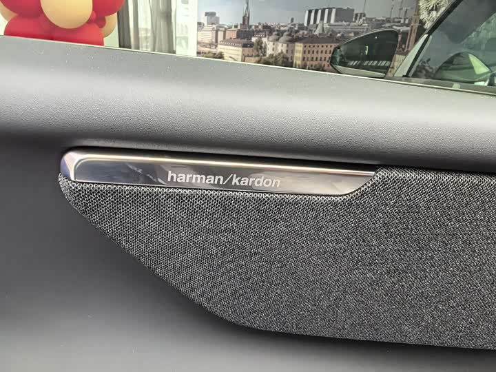 Volvo XC70 Hybrid 2026 4 WD Plus — фото 13
