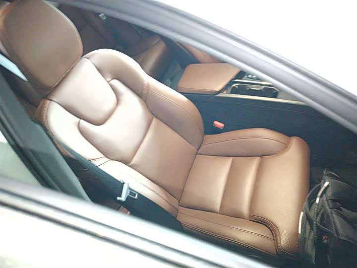 Volvo XC60 Hybrid 2025 Hybrid 4 WD — фото 25