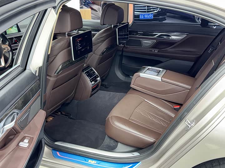 BMW 7 Series 740Li продвинутая — фото 9