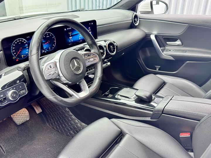 Mercedes-Benz A-Class 2019 A 180 L — фото 8