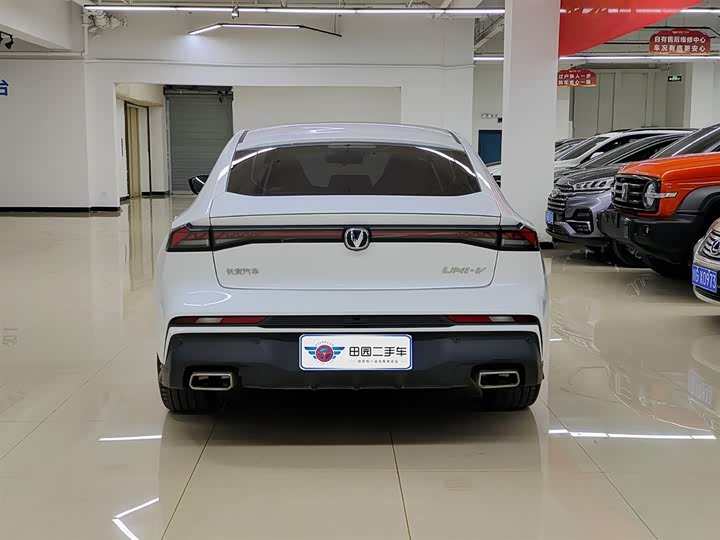 Changan UNI-V 2024 1.5 T Premium — фото 5