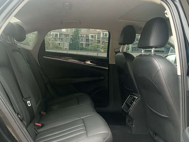 Volkswagen Passat — фото 5