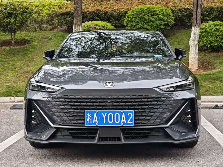 Changan UNI-V 2023 1.5 T Premium — фото 2