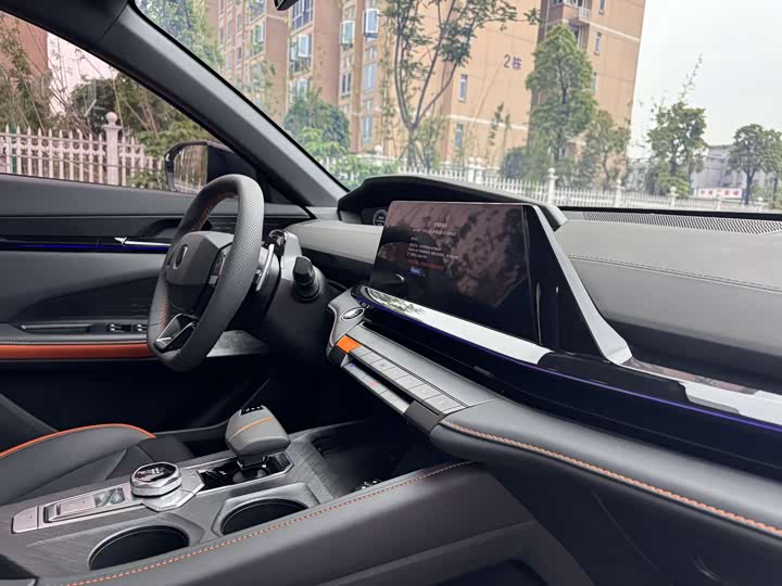Changan UNI-V 2023 1.5 T Premium — фото 13