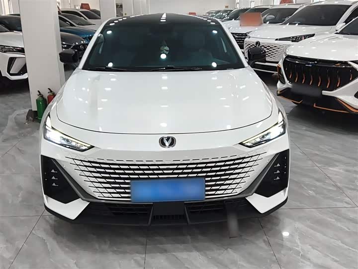 Changan UNI-V 2022 1.5 T Premium — фото 3