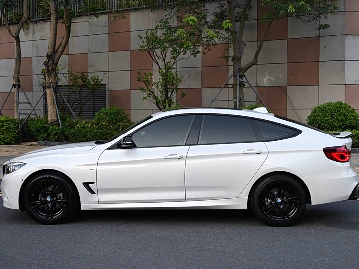 BMW 3-Series 2020 320i M — фото 2