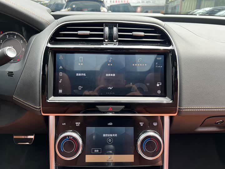 Jaguar XEL 2024 2.0 T 250 PS R-DYNAMIC S — фото 17