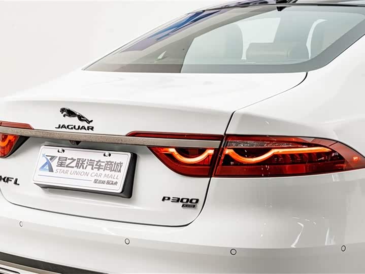 Jaguar XFL 2024 2.0 T P 300 4 WD — фото 9