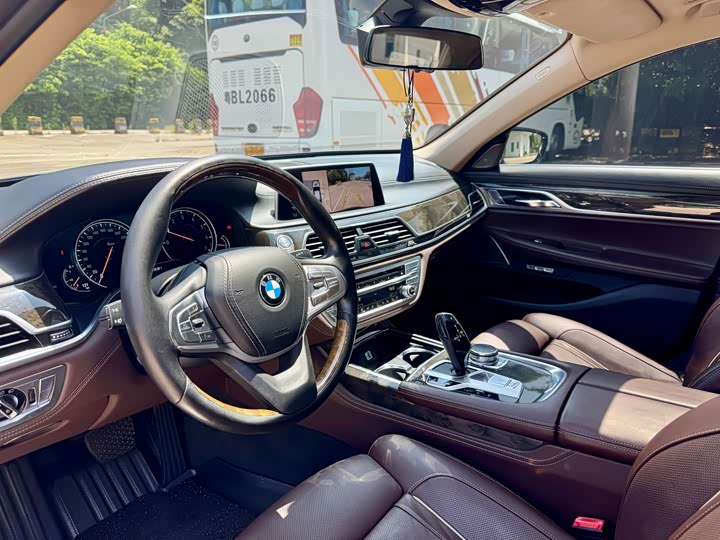 BMW 7 Series 730Li люкс — фото 7