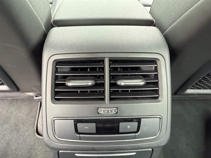 Audi A4L 2024 40 TFSI quattro RS — фото 13