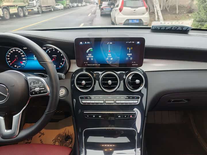 Mercedes-Benz GLC 2022 GLC 260 4 MATIC SUV — фото 11