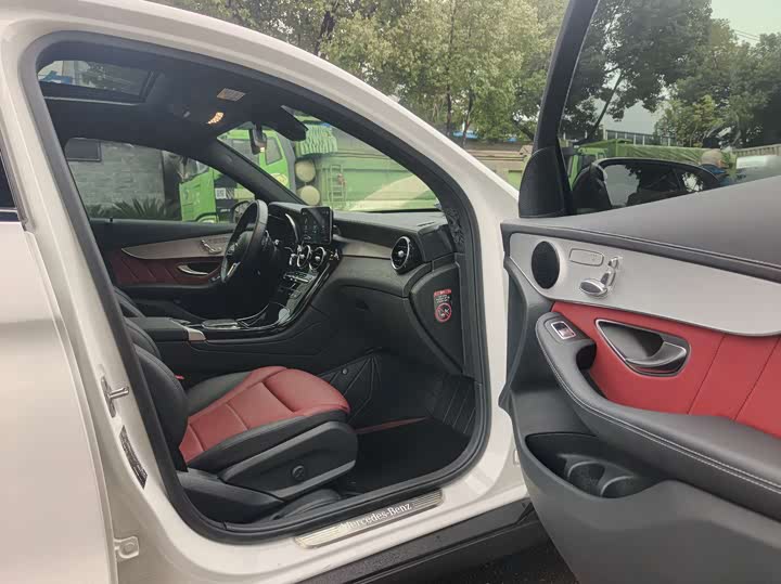 Mercedes-Benz GLC 2022 GLC 260 4 MATIC SUV — фото 8
