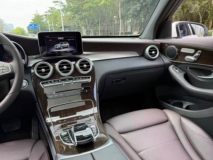 Mercedes-Benz GLC 2018 GLC 260 4 MATIC Luxury — фото 9