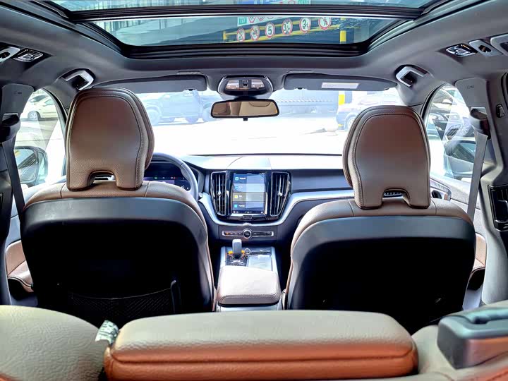 Volvo XC60 2022 B 5 4 WD — фото 9