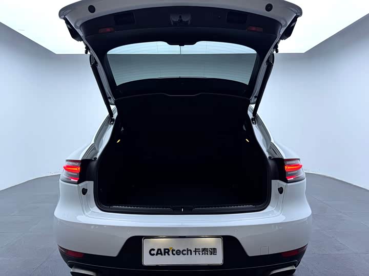 Porsche Macan 2020 Macan 2.0 T — фото 27