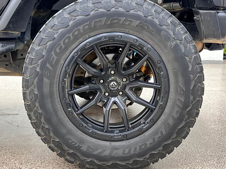 Jeep Wrangler — фото 9