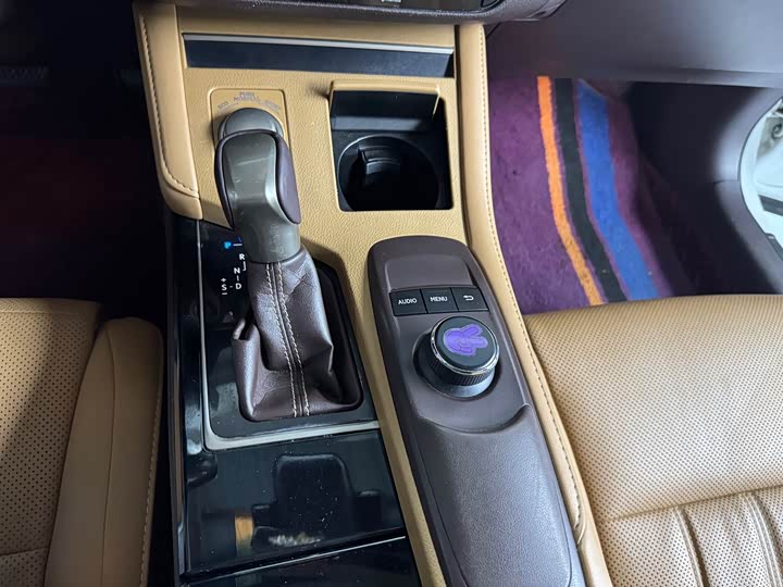 Lexus ES 2017 300h Mark Levinson — фото 9
