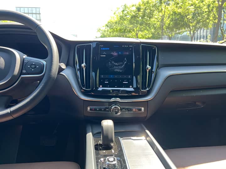Volvo XC60 2022 B 5 4 WD — фото 12