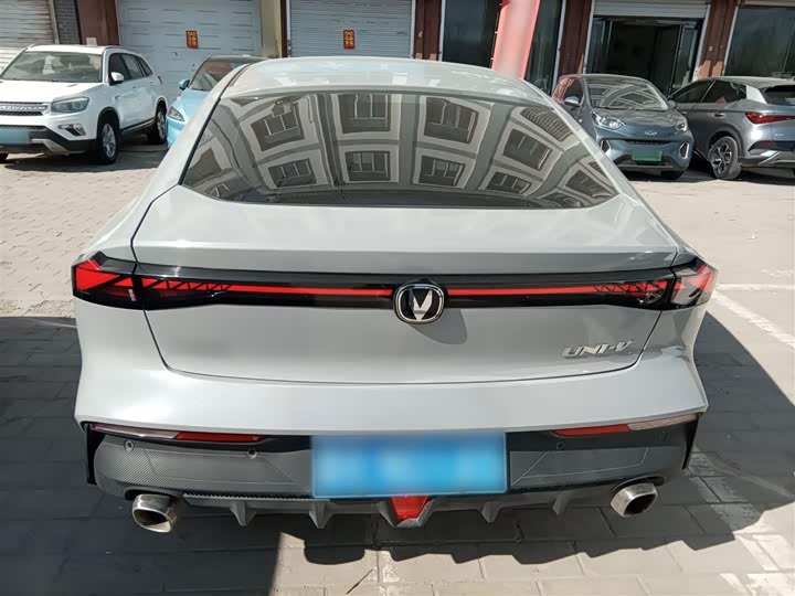 Changan UNI-V 2022 1.5 T — фото 6