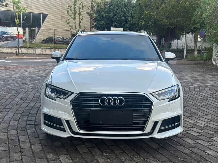 Audi A3 30 Sportback 35 TFSI спорт — фото 2