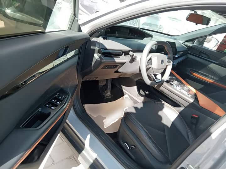 Changan UNI-V 2022 1.5 T — фото 16