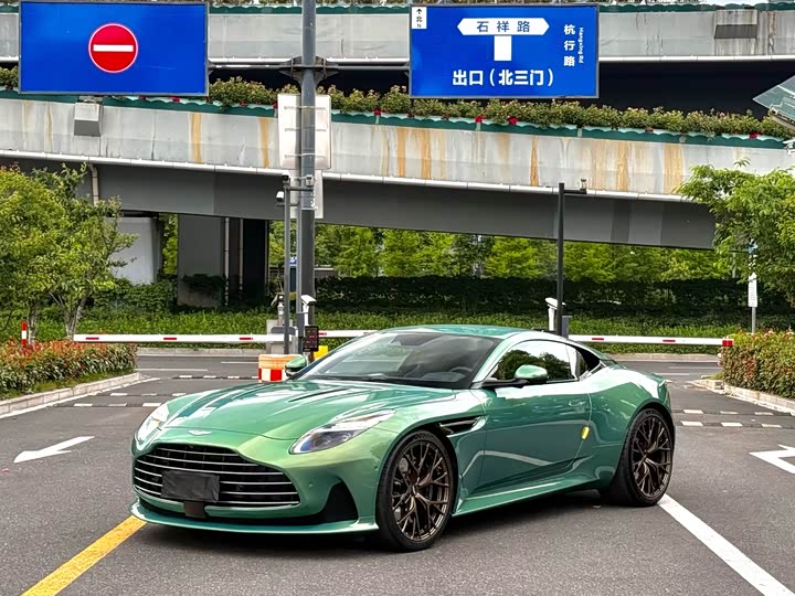 Aston Martin DB12 2023 4.0 T V 8 Coupe — фото 3