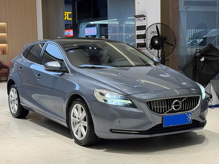 Volvo V40 2017 T 3 — фото 3