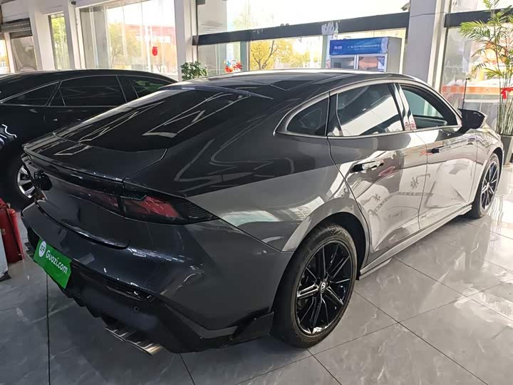 Changan UNI-V 2022 1.5 T Premium — фото 7