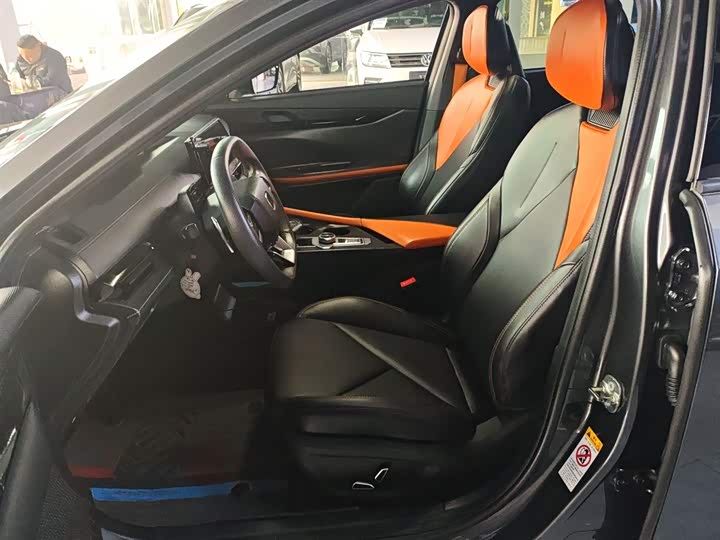 Changan UNI-V 2022 1.5 T Premium — фото 15