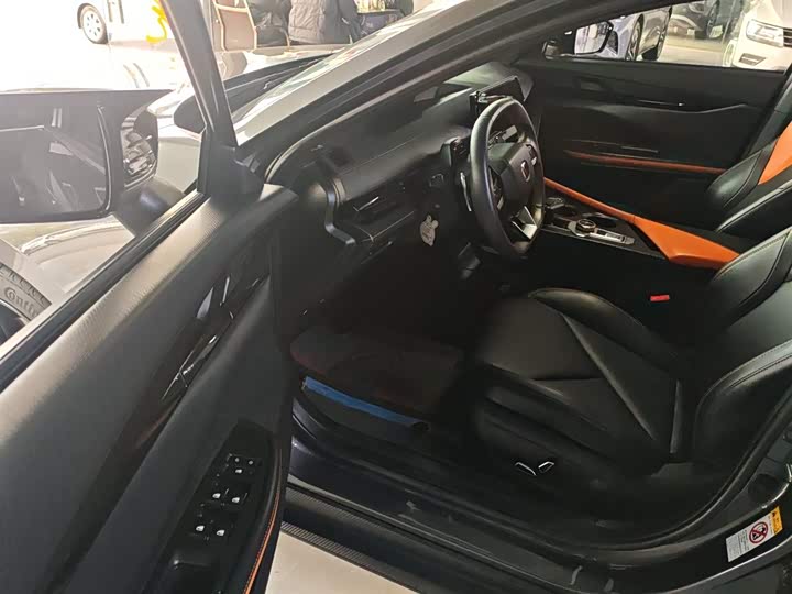 Changan UNI-V 2022 1.5 T Premium — фото 16