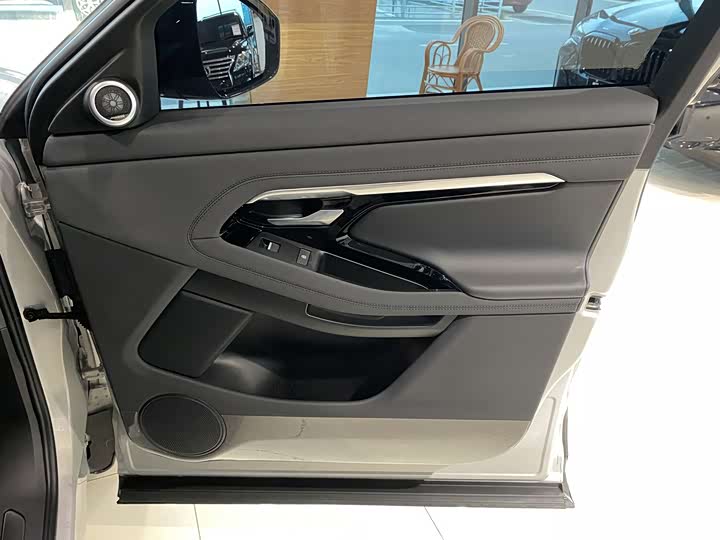 Land Rover Range Rover Evoque — фото 14