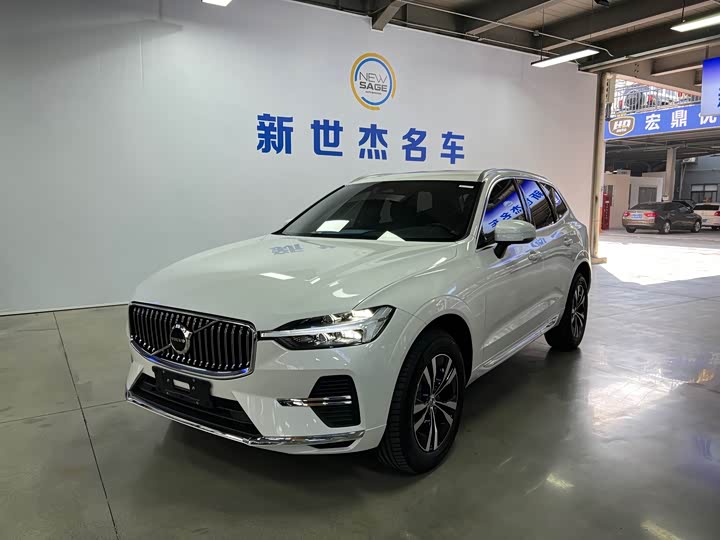 Volvo XC60 2025 B 5 4 WD