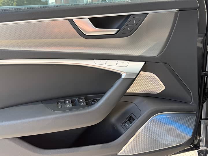 Audi A6 2022 Avant 40 TFSI — фото 14