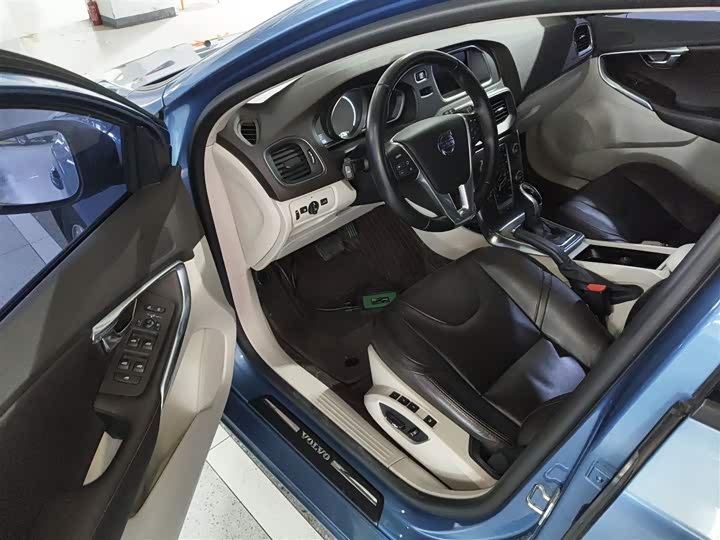 Volvo V40 2016 T 3 — фото 12