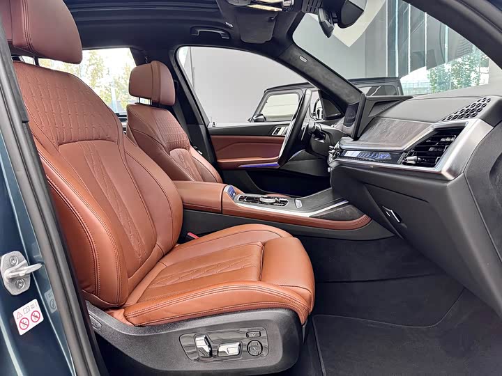 BMW X7 2023 x Drive 40i — фото 9