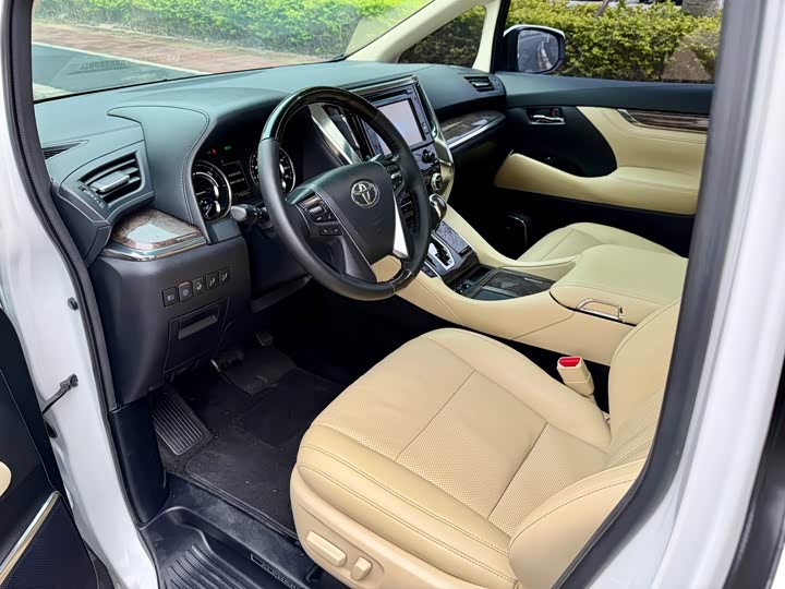 Toyota Alphard — фото 14