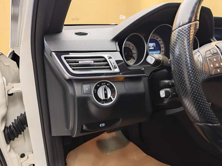 Mercedes-Benz E-Class 2015 E 200 L Sport — фото 11