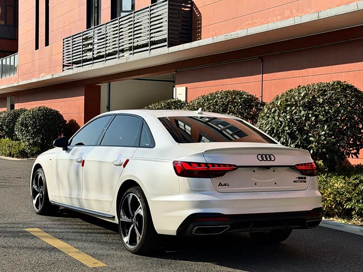 Audi A4L 40 TFSI люкс-динамик — фото 14