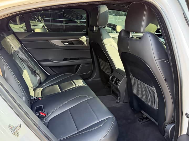 Jaguar XEL 2020 2.0 T 200 PS R-DYNAMIC — фото 12
