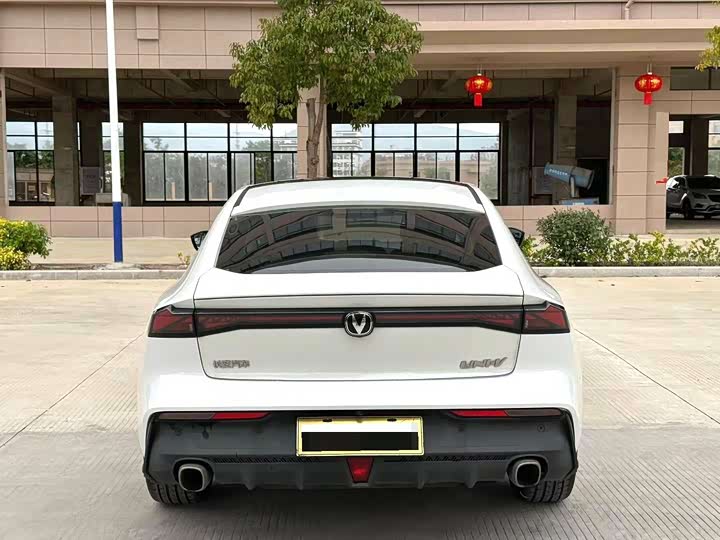 Changan UNI-V 2022 1.5 T Premium — фото 8