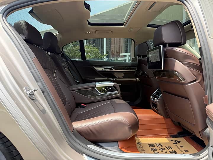 BMW 7 Series 740Li продвинутая — фото 10